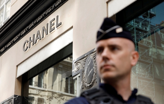 Suasana Toko Chanel di Paris Seusai Diserang Perampok Bersenjata