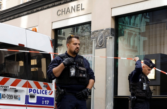 Suasana Toko Chanel di Paris Seusai Diserang Perampok Bersenjata