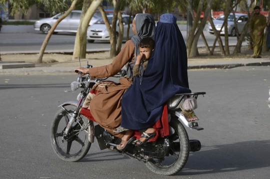 Taliban Wajibkan Seluruh Perempuan Afghanistan Pakai Burka
