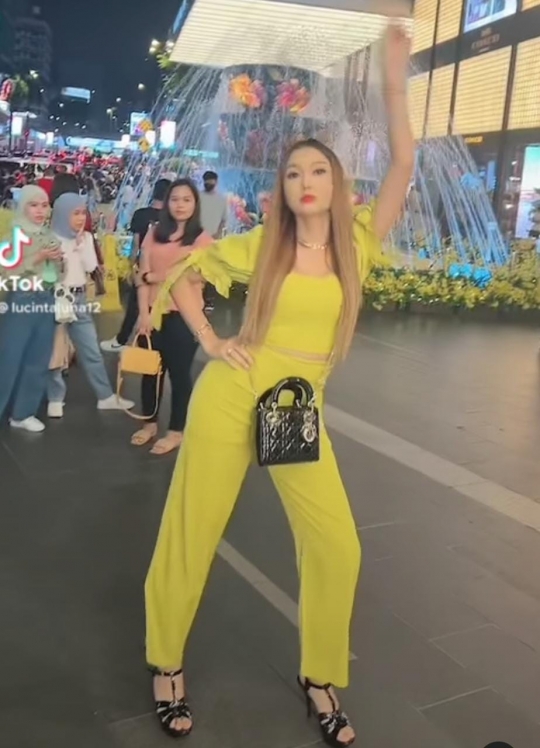Oplas Dinilai Berhasil, 5 Potret Lucinta Luna di Malaysia Dipuji Bak Boneka Barbie