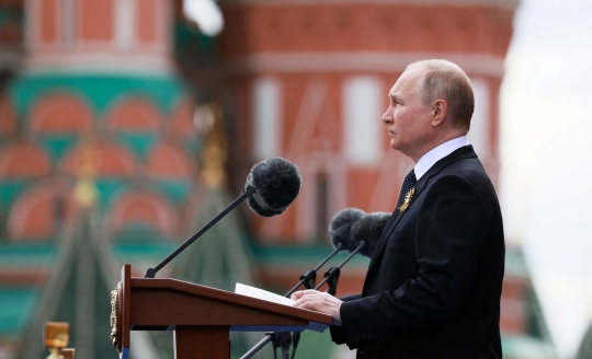 Ekspresi Vladimir Putin Pimpin Parade Militer Hari Kemenangan Rusia