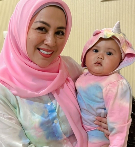 Potret Terbaru Baby Meshwa Anak Bungsu Denny Cagur, Pipinya Chubby Bikin Gemas