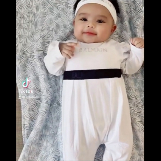 6 Potret Baby Ameena Anak Atta Halilintar Pakai Headband, Ekspresinya Bikin Gemas