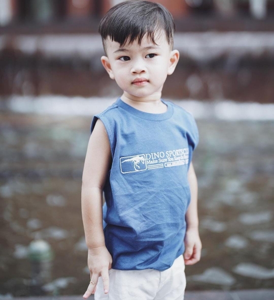 Potret Zayn Anak Lelaki Syahnaz yang Makin Ganteng, Sudah Punya Gaya Foto Andalan