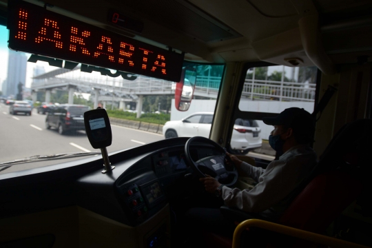 Serunya Keliling Ibu Kota Gratis dengan Bus Tingkat Beratap Terbuka Transjakarta