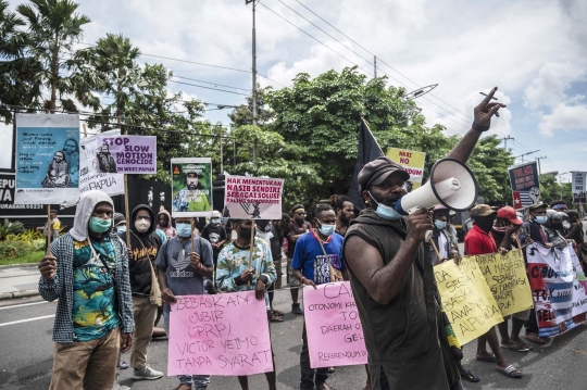 Aksi Demo Mahasiswa Papua di Surabaya Tolak Daerah Otonom Baru