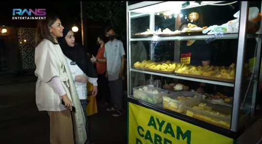 Potret Nagita Slavina Ajak Najwa Shihab Makan Bareng, Tampil Berhijab Cantik Banget