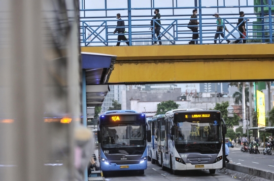 Penumpang Transjakarta Kembali Membeludak