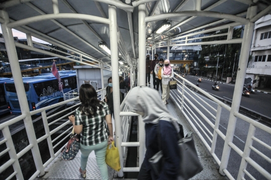 Penumpang Transjakarta Kembali Membeludak