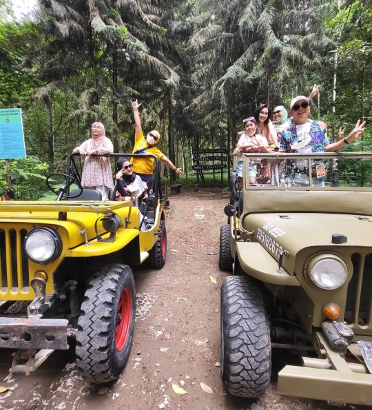 10 Momen Keseruan Ayu Ting Ting Wisata di Yogyakarta, Penampilannya Mencuri Perhatian