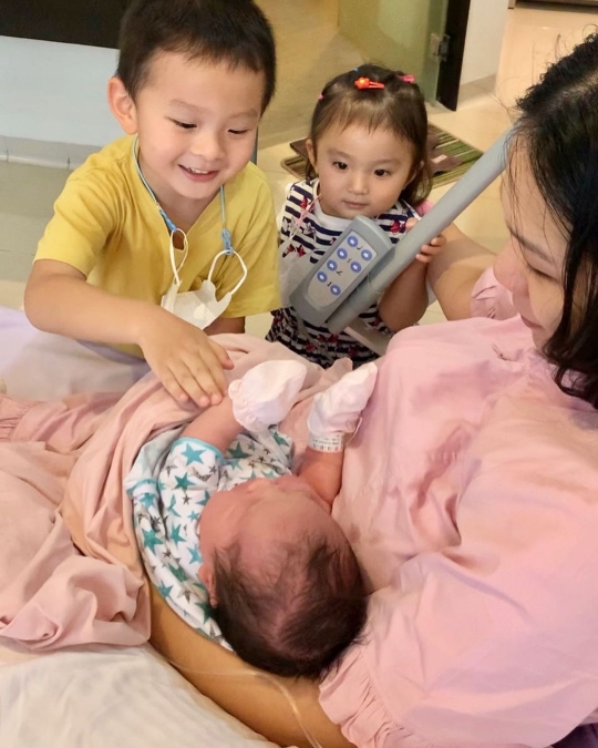 Deretan Foto Baby Austine Anak Ketiga Chef Devina Hermawan, Lucu dan Menggemaskan