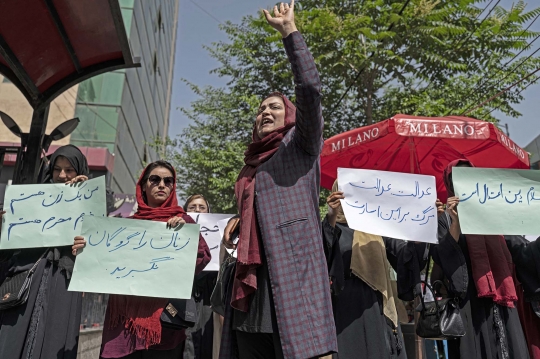 Aksi Perempuan Afghanistan Protes Aturan Wajib Burka