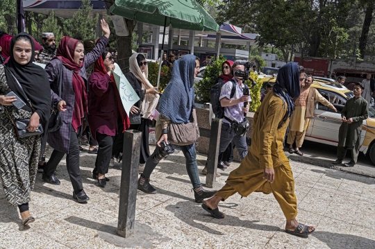 Aksi Perempuan Afghanistan Protes Aturan Wajib Burka