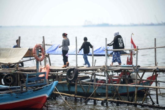 Menikmati Wisata Murah Meriah di Pantai Marunda