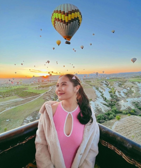 Potret Prilly Latuconsina Liburan ke Turki, Seru Saat Naik Balon Udara di Cappadocia