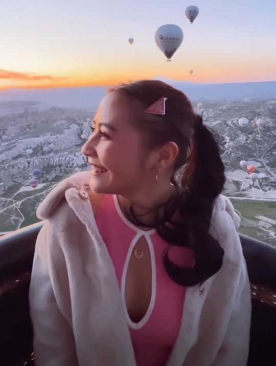 Potret Prilly Latuconsina Liburan ke Turki, Seru Saat Naik Balon Udara di Cappadocia