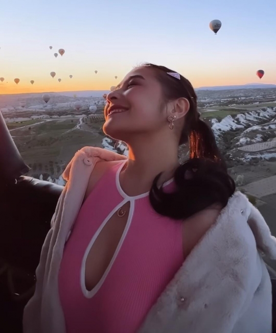 Potret Prilly Latuconsina Liburan ke Turki, Seru Saat Naik Balon Udara di Cappadocia