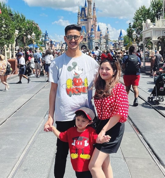 Rayakan Ultah Anak, Ini Foto Tasya Kamila & Keluarga Bermain ke Disney World Orlando