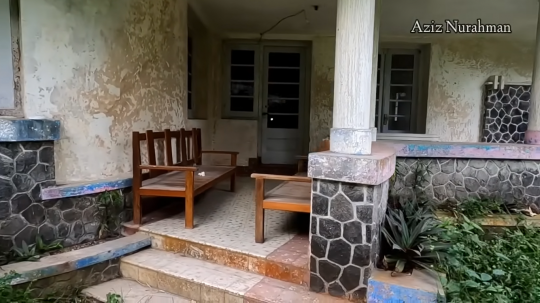 Potret Rumah Megah Terbengkalai, Bekas Tempat Gantung Diri Jadi Terkenal Angker