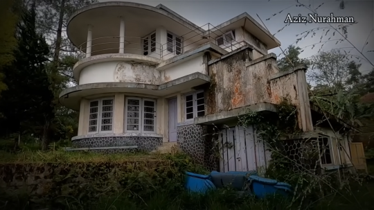 Potret Rumah Megah Terbengkalai, Bekas Tempat Gantung Diri Jadi Terkenal Angker