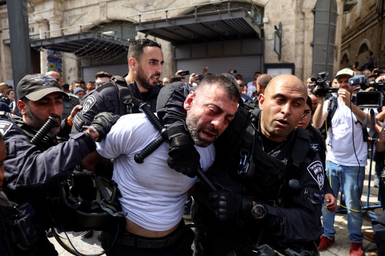 Aksi Pasukan Israel Serang Pelayat yang Gotong Jenazah Jurnalis Al Jazeera