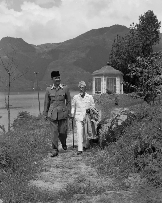 Potret Lawas Soekarno dan Haji Agus Salim Saat Diasingkan di Sumatera Utara