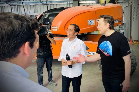 Melihat Keakraban Jokowi dan Elon Musk, Saling Tawa dan Santai