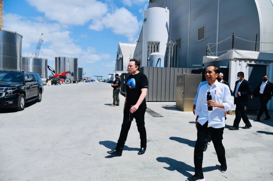 Melihat Keakraban Jokowi dan Elon Musk, Saling Tawa dan Santai