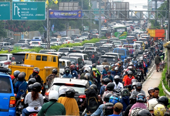 Long Weekend, Lalu Lintas Menuju Puncak Bogor Padat Merayap