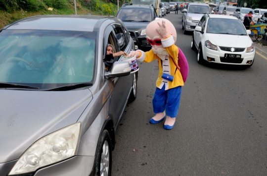 Long Weekend, Lalu Lintas Menuju Puncak Bogor Padat Merayap