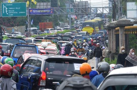 Long Weekend, Lalu Lintas Menuju Puncak Bogor Padat Merayap