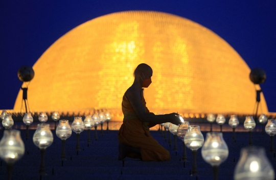 Hari Waisak, Lampu-Lampu LED Percantik Penampakan Kuil Thailand dari Udara