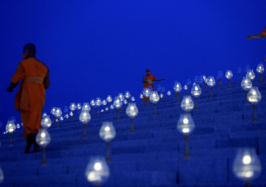 Hari Waisak, Lampu-Lampu LED Percantik Penampakan Kuil Thailand dari Udara