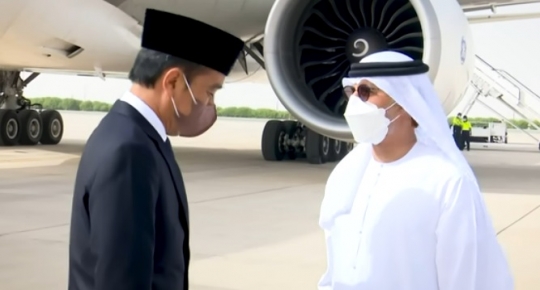 Presiden UAE Wafat, Ini Momen Jokowi Sampaikan Belasungkawa & Peluk Mohamed bin Zayed