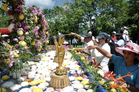 Khidmat Perayaan Tri Suci Waisak di Candi Borobudur