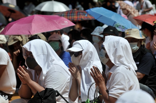 Khidmat Perayaan Tri Suci Waisak di Candi Borobudur