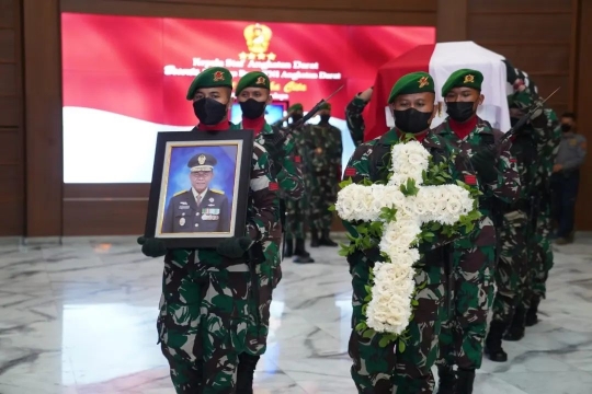 TNI AD Berduka, Ini Hormat Terakhir Kasad Dudung ke Perwira Tinggi yang Berpulang