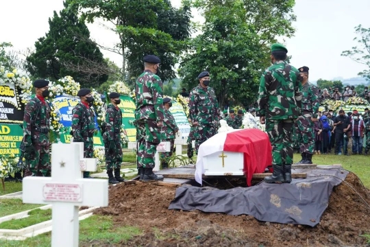 TNI AD Berduka, Ini Hormat Terakhir Kasad Dudung ke Perwira Tinggi yang Berpulang