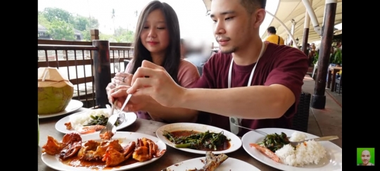 5 Potret Romantis Sisca Kohl dan Jess No Limit, Makan Sambil Suap-suapan