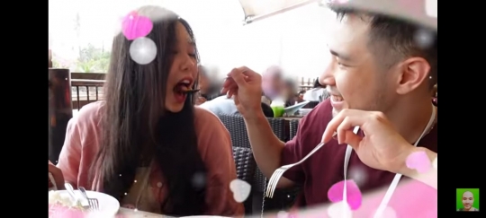 5 Potret Romantis Sisca Kohl dan Jess No Limit, Makan Sambil Suap-suapan