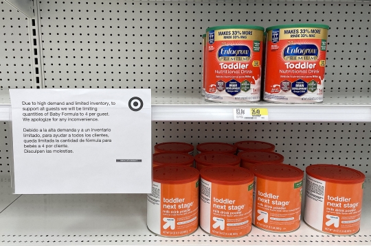 Ketika Susu Formula Bayi 'Hilang' dari Rak Supermarket AS