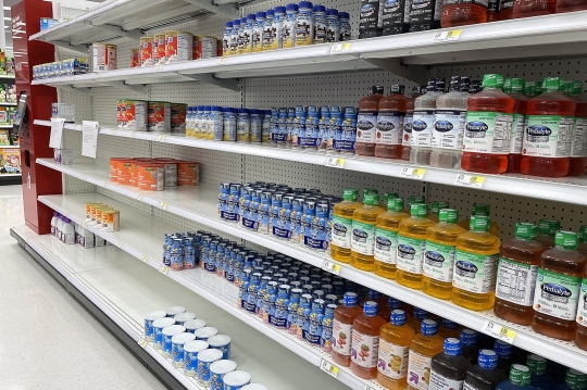 Ketika Susu Formula Bayi 'Hilang' dari Rak Supermarket AS