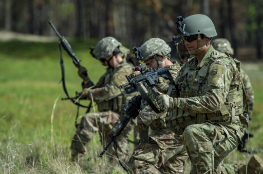 Melihat Latihan Perang Tentara Amerika Sebelum Ditempatkan di Timur Tengah