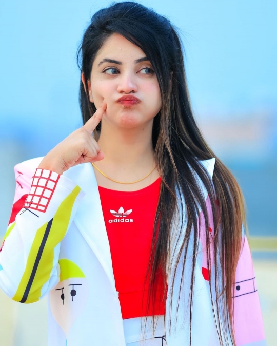 Kenalkan Priyanka Mongia, Seleb Medsos di India Cantiknya Kebangetan