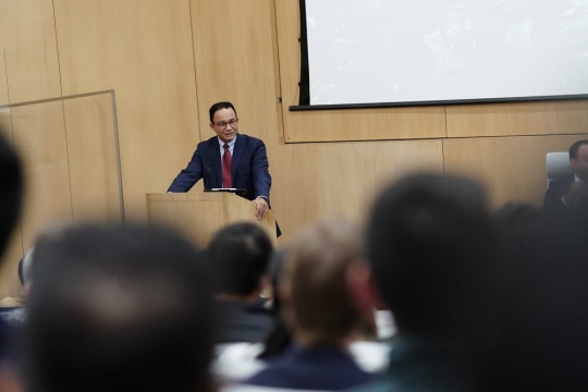 Anies Baswedan Beri Kuliah Umum di Oxford: Usai Lulus Jangan Buru-Buru Pulang ke RI