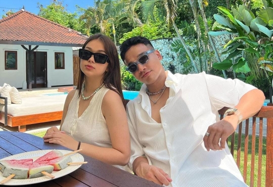 Potret Fadly Faisal dan Rebecca Klopperr Liburan di Bali, Netizen 'Serasa Honeymoon'