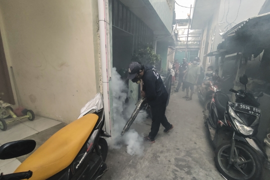 Giat Pengasapan Mencegah DBD di Musim Pancaroba