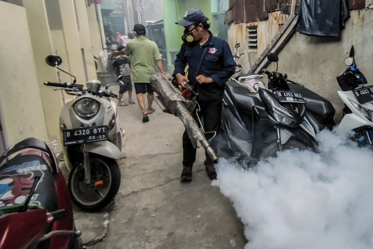 Giat Pengasapan Mencegah DBD di Musim Pancaroba