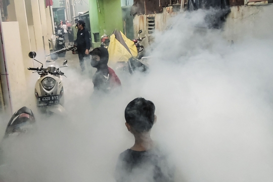 Giat Pengasapan Mencegah DBD di Musim Pancaroba
