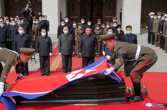 Momen Kim Jong-un Antar Jenazah Perwira Militer Korea Utara ke Pemakaman